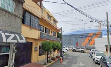 Local en Esquina 82m² | Frente a Mundo E | Ideal Restaurante o Café