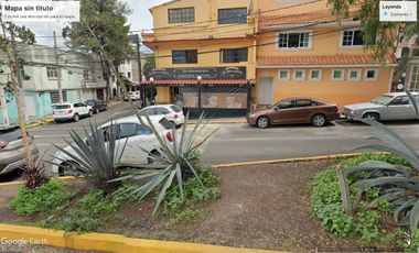 Local en Esquina 82m² | Frente a Mundo E | Ideal Restaurante o Café