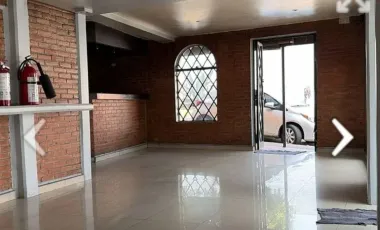 Local en Esquina 82m² | Frente a Mundo E | Ideal Restaurante o Café