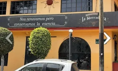 Local en Esquina 82m² | Frente a Mundo E | Ideal Restaurante o Café