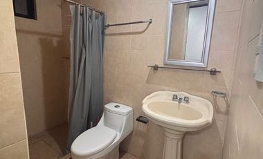 Renta de Estudio Amueblado a 5 min del Hospital San José (Jardines de la Hacienda)