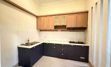 Rumah Mewah 2 Lt Harga Turun Banjarsari Solo Kota