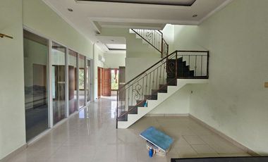 Rumah 5 Kamar Tidur Cantik Dijual, di Gatsu Barat Denpasar Area