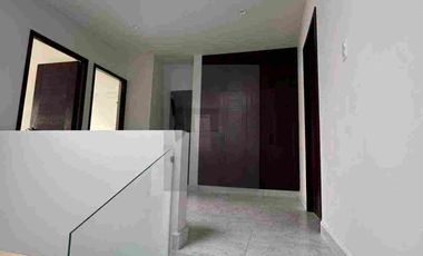 Hermoso Conjunto de Tres CASAS