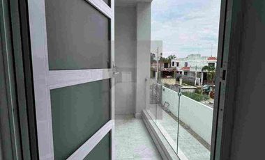 Hermoso Conjunto de Tres CASAS