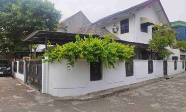 Di Jual rumah bagus 2 lantai 4 kamar tidur lokasi strategis di Kramat jati Jakarta Timur