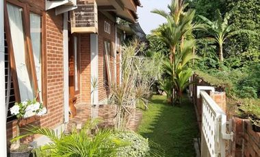 Dijual rumah bonus Aneka anggrek dan tanaman hias, Kelengkeng  dengan luas tanah 684 lokasi Gedongkiwo Kota Yogyakarta