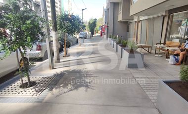 LOCAL COMERCIAL A UNA CUADRA DE MALL Y METRO PLAZA EGAÑA, UBICACION PRIVILEGIADA