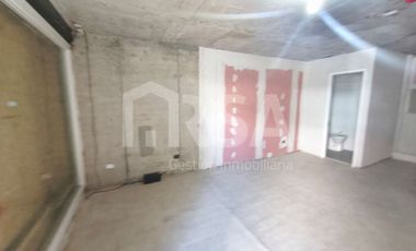 LOCAL COMERCIAL A UNA CUADRA DE MALL Y METRO PLAZA EGAÑA, UBICACION PRIVILEGIADA