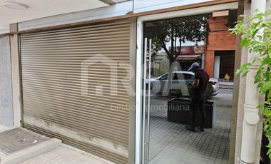 LOCAL COMERCIAL A UNA CUADRA DE MALL Y METRO PLAZA EGAÑA, UBICACION PRIVILEGIADA