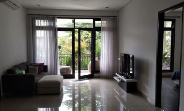 DISEWAKAN RUMAH LOKASI STRATEGIS SEMI FURNISHED DGN FASILITAS SWIMING POLL DI KEMANG SELATAN  JAKARTA SELATAN