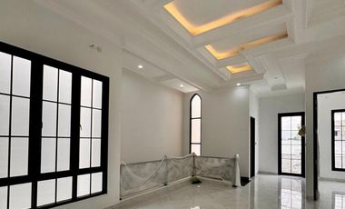 Dijual Rumah Bagus & Strategis Dekat Galaxy Mall, Surabaya