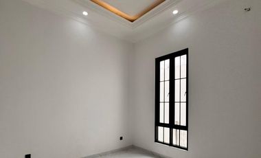 Dijual Rumah Bagus & Strategis Dekat Galaxy Mall, Surabaya