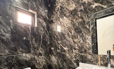 Dijual Rumah Bagus & Strategis Dekat Galaxy Mall, Surabaya