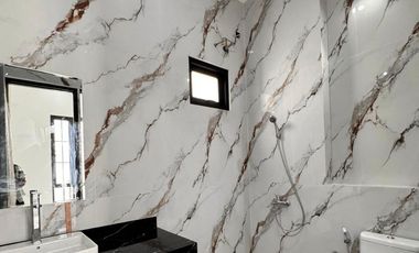 Dijual Rumah Bagus & Strategis Dekat Galaxy Mall, Surabaya