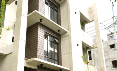 NEWLY RENOVATED 3-STOREY TOWNHOUSE IN LOS TAMARAOS PARAÑAQUE
