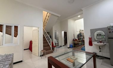 Dijual Rumah Siap Huni dan Strategis Dekat Transmart Rungkut, Surabaya