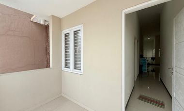 Dijual Rumah Siap Huni dan Strategis Dekat Transmart Rungkut, Surabaya