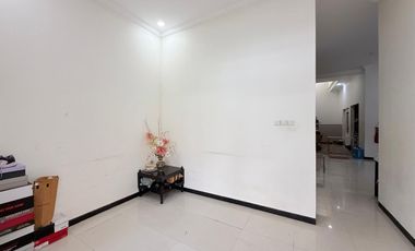 Dijual Rumah Siap Huni dan Strategis Dekat Transmart Rungkut, Surabaya