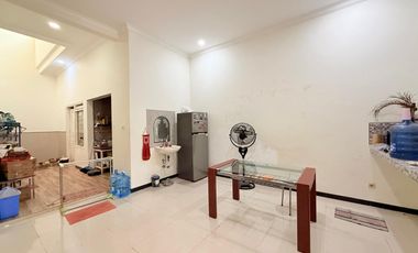 Dijual Rumah Siap Huni dan Strategis Dekat Transmart Rungkut, Surabaya