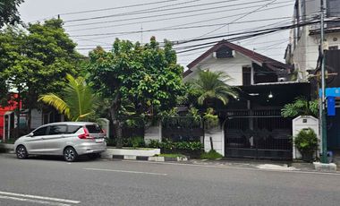 Rumah Bagus Klasik Pinggir Jalan Raya Umbulharjo Kota Yogyakarta
