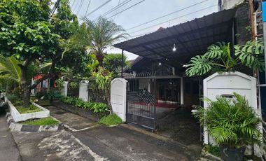 Rumah Bagus Klasik Pinggir Jalan Raya Umbulharjo Kota Yogyakarta