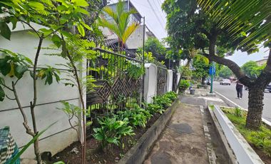 Rumah Bagus Klasik Pinggir Jalan Raya Umbulharjo Kota Yogyakarta