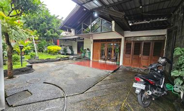 Rumah Bagus Klasik Pinggir Jalan Raya Umbulharjo Kota Yogyakarta