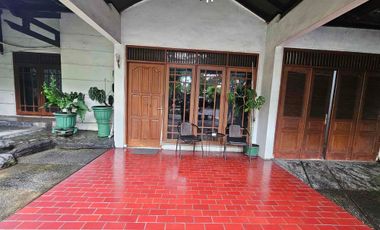 Rumah Bagus Klasik Pinggir Jalan Raya Umbulharjo Kota Yogyakarta