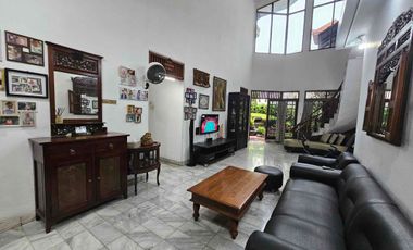 Rumah Bagus Klasik Pinggir Jalan Raya Umbulharjo Kota Yogyakarta