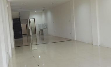 RUKO 3,5 LANTAI LOKASI BAGUS RAMAI STRATEGIS COCOK UNTUK SEGALA USAHA SIAP PAKAI DI MAINROAD PUNGKUR BANDUNG