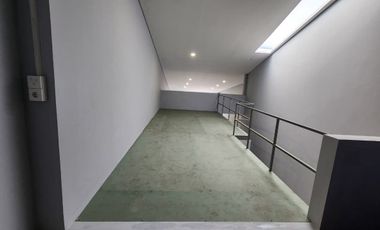 RUKO 1,5 LANTAI BANGUNGAN BARU RENOVASI LOKASI RAMAI STRATEGIS SIAP PAKAI DI ASTANA ANYAR BANDUNG