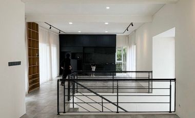 RUMAH KEREN 2 LANTAI MINIMALIS MODERN SEMI FURNISHED NYAMAN SIAP HUNI DI AWILIGAR BANDUNG