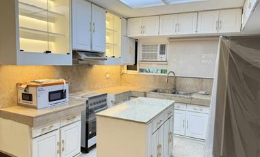Furnished Makati Townhouse Unit for Rent