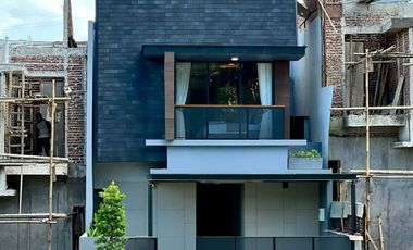 Rumah Mewah Asri Riverside 2 Lantai Rooftop  Cibubur Brand New House Lokasi Strategis Dekat Pintu Tol