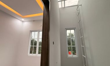 Rumah Mewah Cikeas Cibubur  2 Lantai Pinggir Jalan Dekat Tol