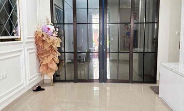 dijual cepat rumah minimalis semi furnish di summarecon mutiara makassar 2 lantai