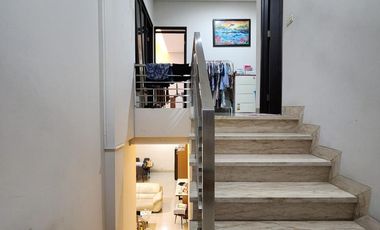 RUMAH IDAMAN 2 LANTAI SEMI FURNISHED LINGKUNGAN NYAMAN SIAP HUNI DI SINGGASANA BANDUNG