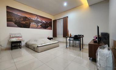 RUMAH IDAMAN 2 LANTAI SEMI FURNISHED LINGKUNGAN NYAMAN SIAP HUNI DI SINGGASANA BANDUNG