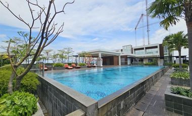 New Unit Dengan Furnished Baru, Disewakan Apartemen AKR Gallery West Residences 1BR Siap Huni, Akses Coonecting AKR Office Tower Kebon Jeruk