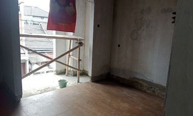 Rumah Jakarta Selatan American Classic di Perumahan Elit Murah