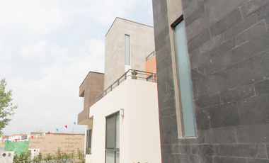 CASA EN REMATE UBICADA VILLAS DEL CAMPO, CALIMAYA, ESTADO DE MEXICO