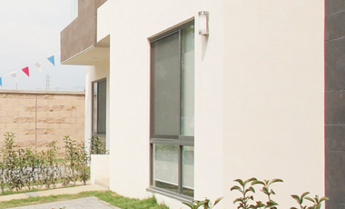 CASA EN REMATE UBICADA VILLAS DEL CAMPO, CALIMAYA, ESTADO DE MEXICO