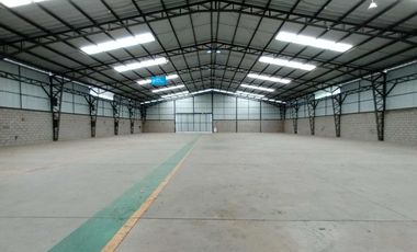 Complejo de Naves Bodegas Industriales de arriendo en Tarqui a 30 minutos de cuenca sector redondel Cumbe Tarqui Complejo industrial