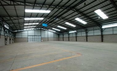Complejo de Naves Bodegas Industriales de arriendo en Tarqui a 30 minutos de cuenca sector redondel Cumbe Tarqui Complejo industrial