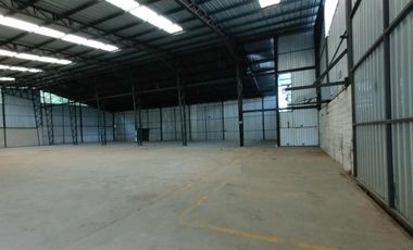 Complejo de Naves Bodegas Industriales de arriendo en Tarqui a 30 minutos de cuenca sector redondel Cumbe Tarqui Complejo industrial