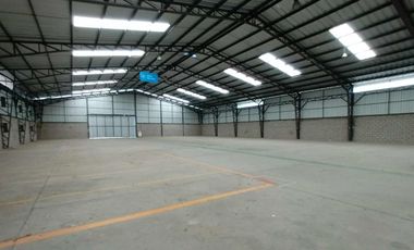 Complejo de Naves Bodegas Industriales de arriendo en Tarqui a 30 minutos de cuenca sector redondel Cumbe Tarqui Complejo industrial