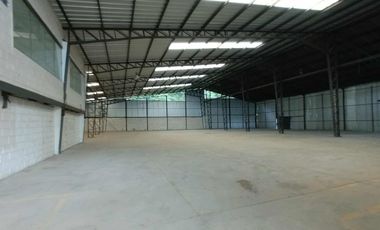 Complejo de Naves Bodegas Industriales de arriendo en Tarqui a 30 minutos de cuenca sector redondel Cumbe Tarqui Complejo industrial