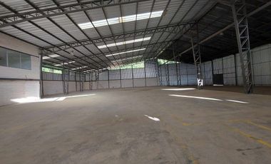 Complejo de Naves Bodegas Industriales de arriendo en Tarqui a 30 minutos de cuenca sector redondel Cumbe Tarqui Complejo industrial