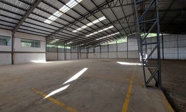 Complejo de Naves Bodegas Industriales de arriendo en Tarqui a 30 minutos de cuenca sector redondel Cumbe Tarqui Complejo industrial